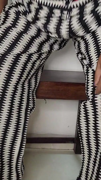 Corparate, Regarde-moi, Je Travaille Dur Au Bureau, Squirt Aux Tables