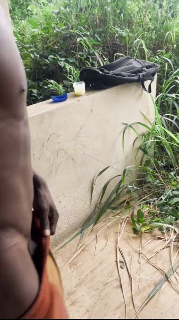 Chief_daddyy: दो पुरुष एक वर्ग में सेक्स कर रहे हैं।