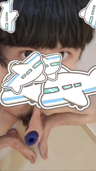 Lovelyboyvideo Sevimli Erkek Uçak Yüzü Ilk Kez Uçak Fincanıyla Yüksek Sesle Mastürbasyon Yapıyor Tam Video