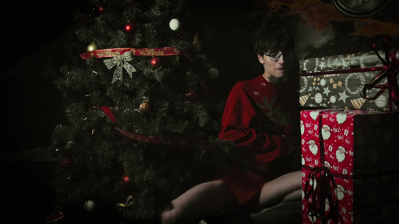 HotDogs studio: Noel ağacının altında mastürbasyon yapmak