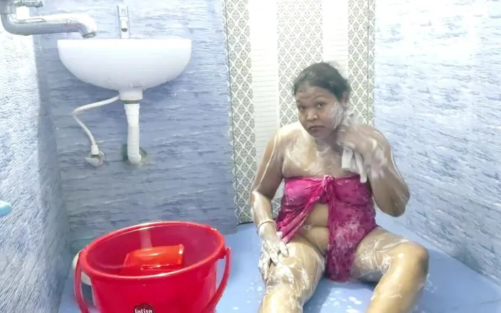 Sonam Official: Bath Sexy