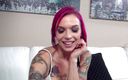 Anna Bell Peaks: Sexe torride sur un canapé blanc