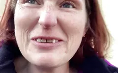 Sexig quirky kul hippy styvmamma gör ångande het piss i sin mycket förbisedda frusna trädgård efter att ha gått hennes sidekick