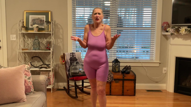 Danielle Dubonnet: नग्न लायक दादी मॉडल dani d परिपक्व कोशिश करती है (तंग बैंगनी बॉडीसूट, तेंदुआ प्रिंट बॉडीसूट)