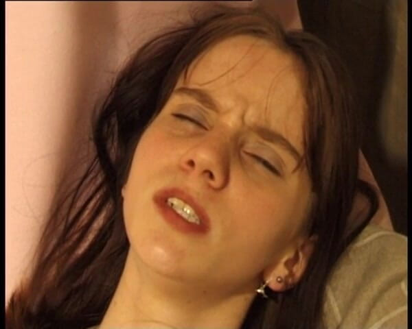 YOUR FIRST PORN: Studentka Maria honí obě díry