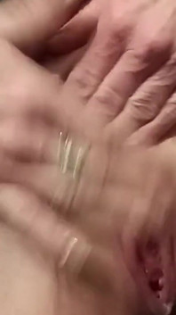 Sousedův syn přistižen při očichávání mých kalhotek