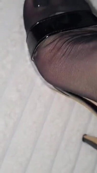 Si cantik dan hidup bahagia berbohong di kaki majikan Rola