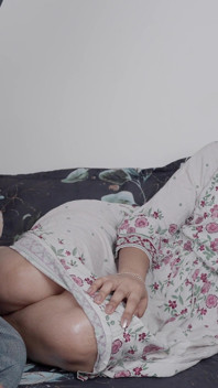 Sexy Bhabhi Devar flirtuje s těsným zadkem tvrdé šukání při protahování