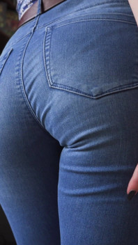 Blue Jeans Ass dokuczać w majtkach z pełnym tyłu