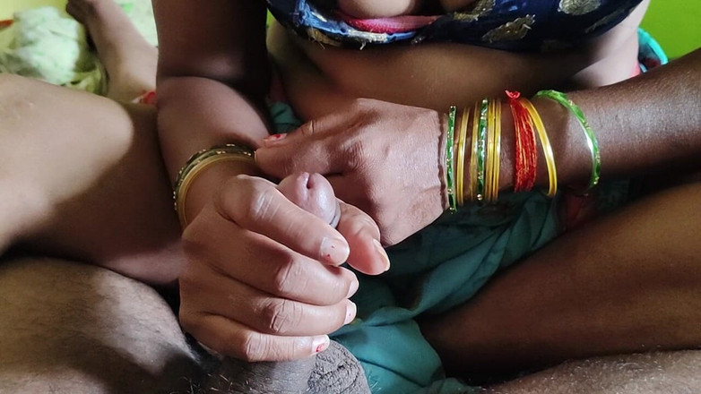 FULLMJEDETI: Bhabhi mengguncang penisku