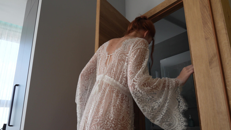 Murkovski: Seduced and Gave Herself to Be Fucked in the Shower