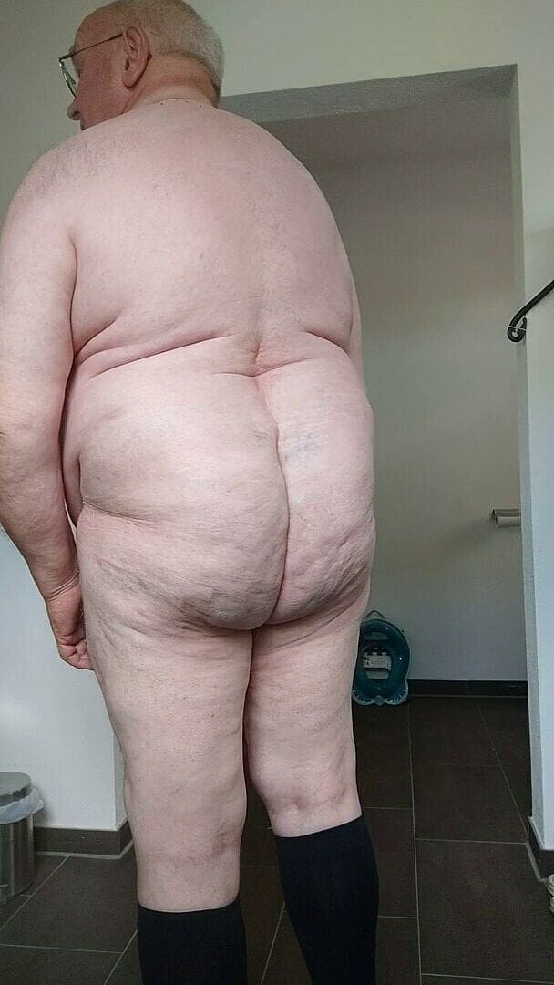 Karlchengeil: 小便を飲み込んだお仕置き