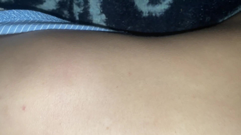 Arabic salma: 친구 집에 가서 처음으로 그가 저를 만지게 했어요