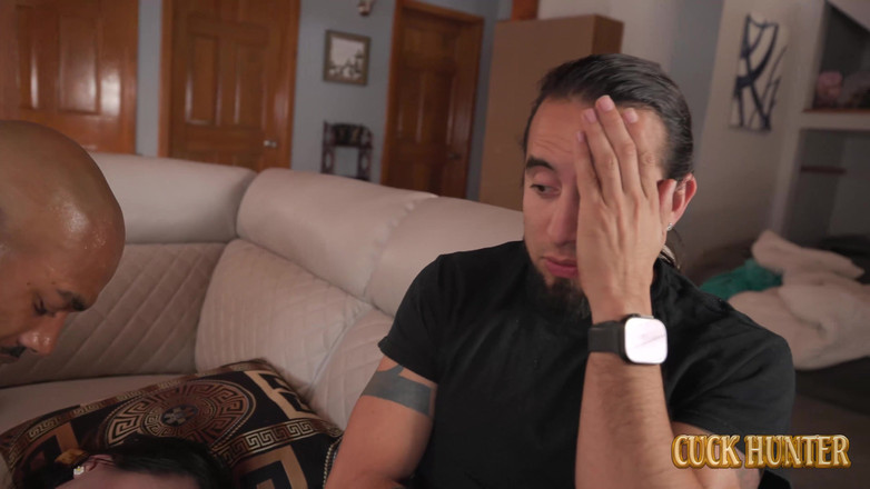 Cuck Hunter: El cuerpo morena asiático de Jade Sky es golpeado por...