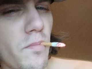 Smoke fetish studio: Sunny курит большие порции спермы