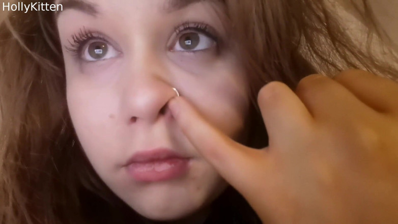 Holly Kitten: HollyKittenn - Nose pick fetisch 2