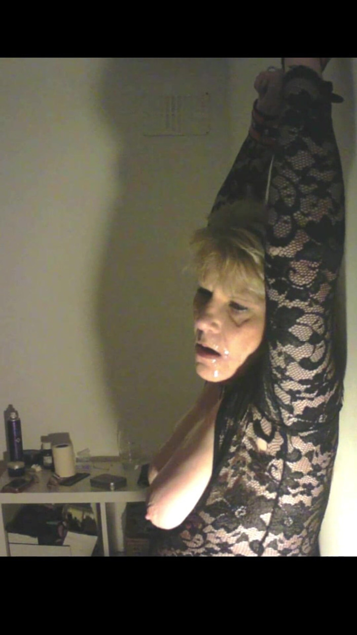 Milf-T: Ele spunk's em My Open Mouth