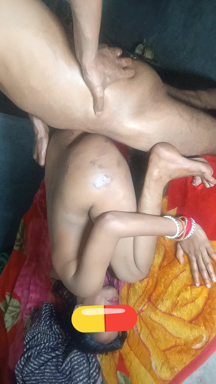 Mrandmrsvema22: निप्पल खेल मेरी नग्न गांड की पिटाई करता है और मेरी तंग चूत देसी लड़के को चोदता है