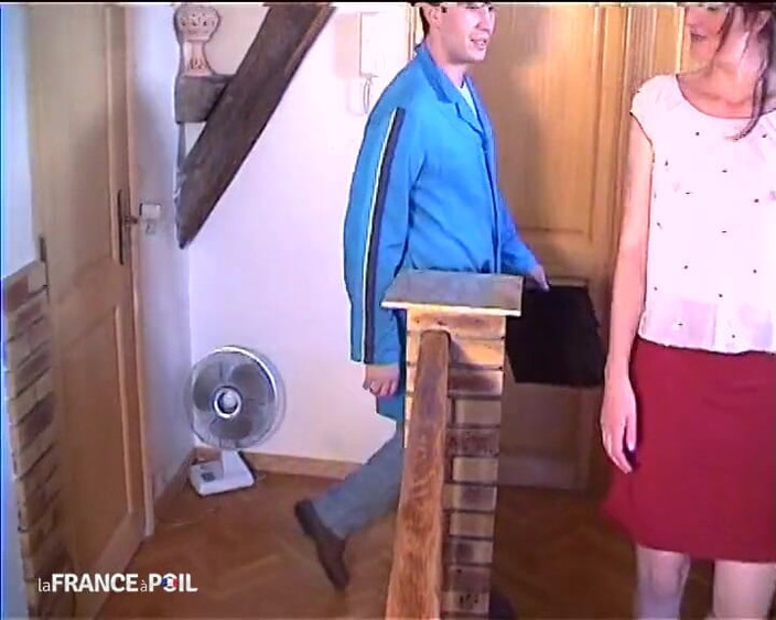 Rue Chaude: 彼女はお尻を蹴られるためにお金を払っているのです。