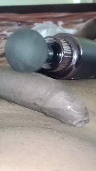 Masterbat en solo avec un jouet BDSM