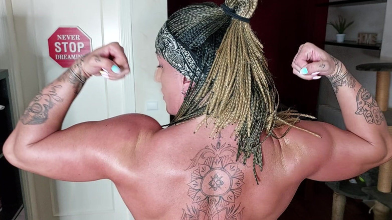 Danaxmuscles: Děvka se dostává do formy