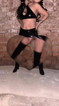 Una sexy agente di polizia