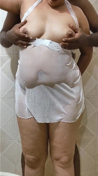 热德西天使女友硬洗澡