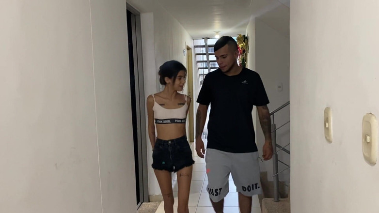 SaritaHott: น้องสาวต่างมารดาสารภาพว่าเธอเงี่ยน แล้วถามว่าฉันช่วยเย็ดเธอได้ไหมตอนพ่อแม่ไม่อยู่