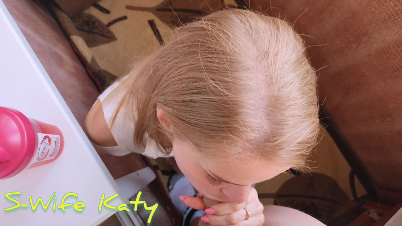 S-Wife Katy: かわいい美女の妻ケイティの口に精液を