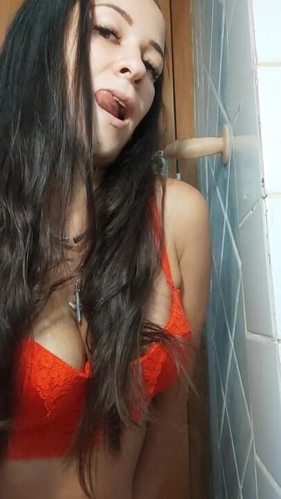 SexyAlbinaKiss: Belle pipe en lingerie rouge