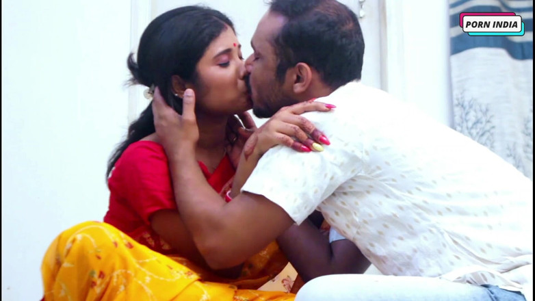 Porn India Studio: 欲求不満で美しいカップルが激しくセックス