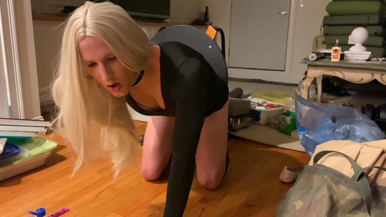Sissy Bailey Wilde: Crossdresser panas dikongkek dildo pancutan mani