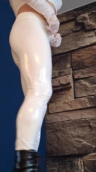 Gina´s Arsch in Leggings