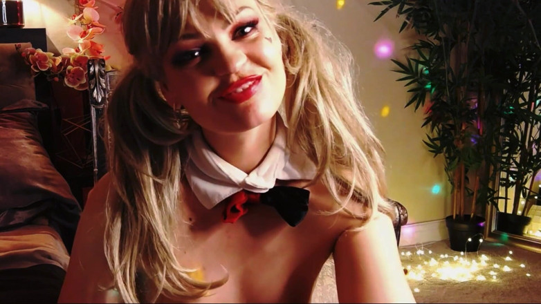 Kiras Secrets: Harley feet worshiping