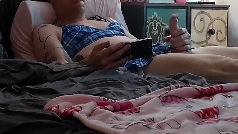 Biguy6999: Bobbie Si Masturba Spudoratamente Mentre La Sua Amica Guarda