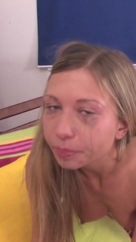 Andi je roztomilá holka, která dostane svůj první bankomat