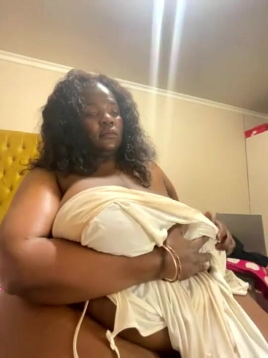 Legendary Booty Overdose: Siyah iri güzel kadın memelere tapıyor ve götünü alkışlıyor