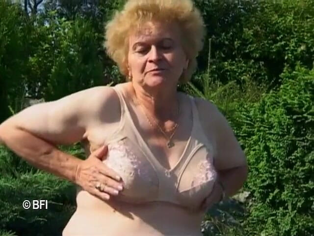 Nasty matures and dirty grannies club: Vinh quang mờ dần
