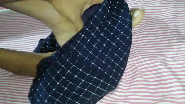 Sweety In Bed: Si cantik Asia dengan besar dengan lebat menggoda sebelum dientot...