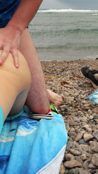 Follada a un extraño con su marido Leche en el culo