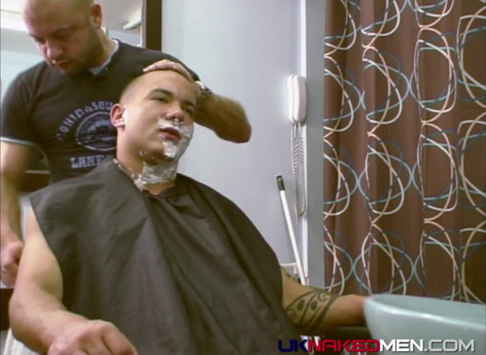 UK Naked Men: Holičství