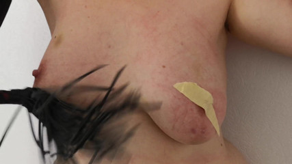 Bouncy Tits Action: Tape me en neuk mijn tepels