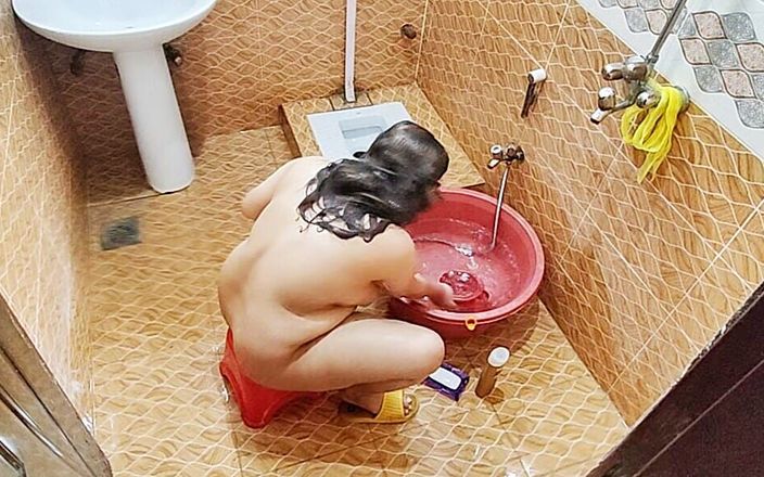 Sidra: Pakistano bigass matrigna in doccia e aiuto dal figliastro