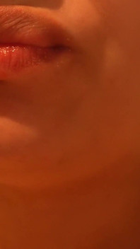 Adik tiri giantess lapar banget jadi dia jilat abang tirinya yang mungil sebelum mandi