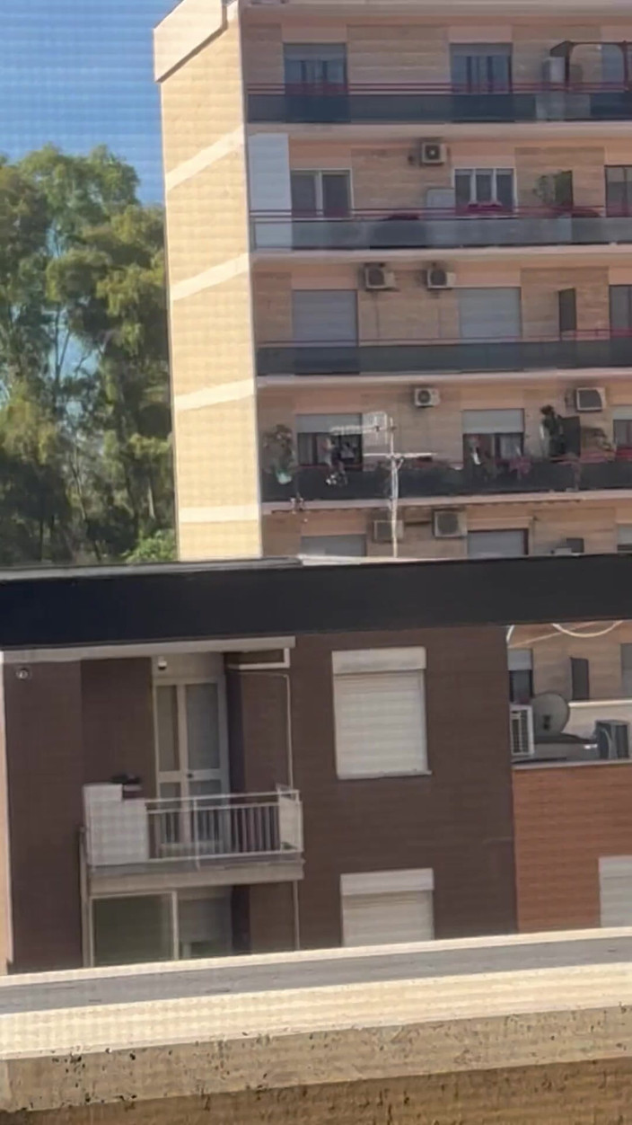 IvoFlair: Zu viel Sperma vom Balkon, fast von Nachbarn aufgefangen