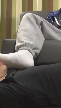 2 twinks aman los pies y la gran polla