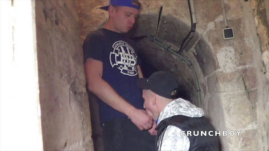 Kinky Bareback Boys: Jordan Dawson fodida em pêlo por Oscar Wood quente