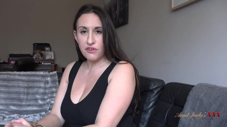 Aunt Judy's XXX: AuntJudysxxx - profesor MILF bertetek besar awak Cik Kitty Kat menghisap...