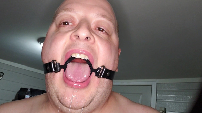 Charlieboy69: Nyepong dildo 20 cm pakai dildo ukuran 25 cm sampai lubangnya menganga...