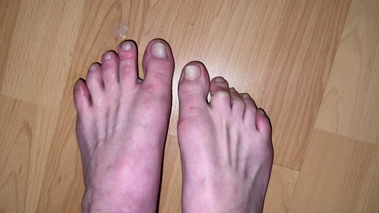 Elena917: Licking Feet and Toes, Spitting, Domination POV Custom Video